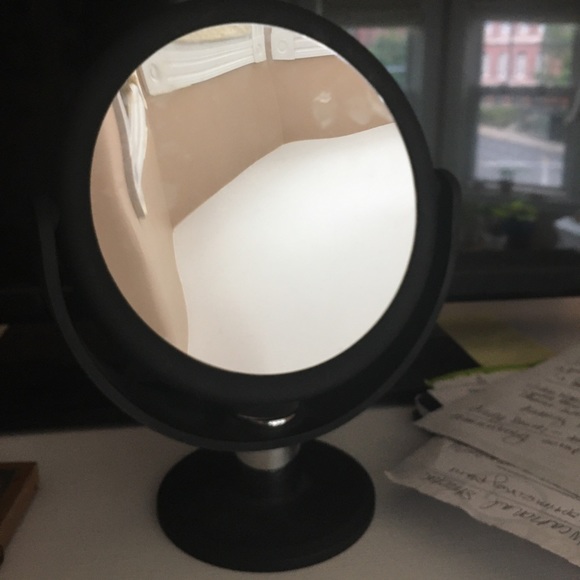 Black mirror - Picture 1 of 2